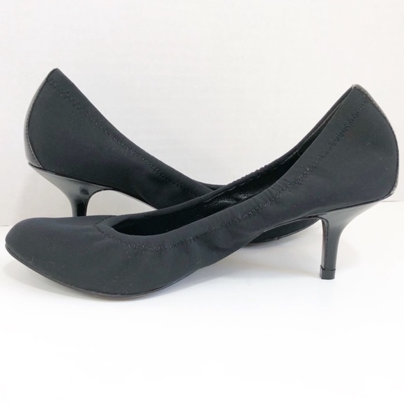 Donald J. Pliner Shoes - NWOT Donald J Pliner Stretch Elastic Pumps